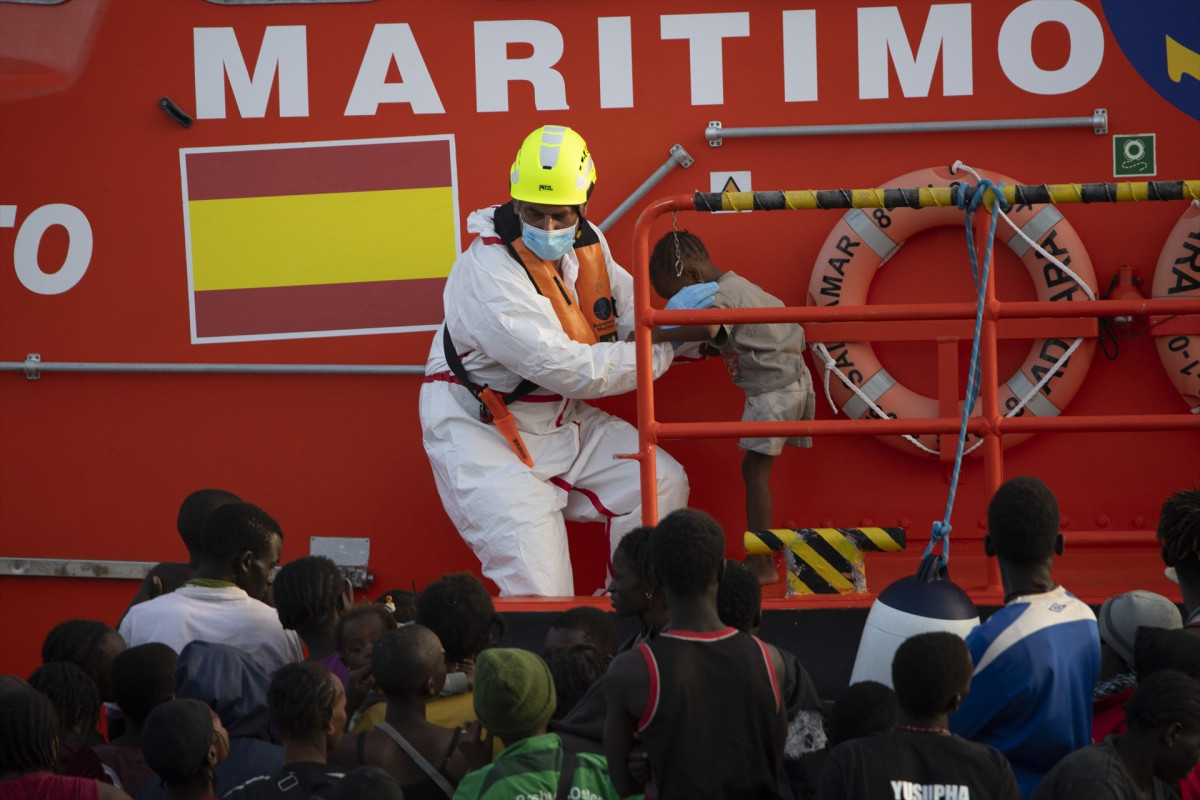 EuropaPress 6373520 persona salvamento maritimo ayuda menor puerto restinga 28 noviembre 2024