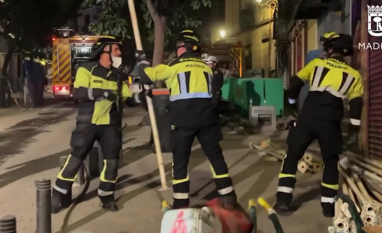 Vídeo: El Bombers troben sense vida els quatre desapareguts en l’esfondrament de l’edifici a Madrid