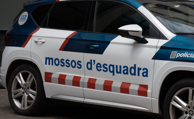 Desallotjament històric al Poblenou: desplegament policial en L'Escocesa per risc d'ensulsiada imminent