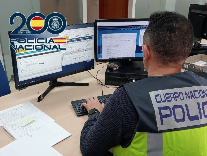 EuropaPress 5836949 agente policia ordenador