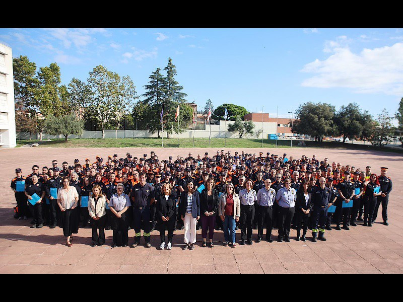Entrega de diplomas de la 17a y 18a edición del Curso básico para el voluntariado de protección civil, celebrado en el Institut de Seguretat Pública de Catalunya (ISPC)
