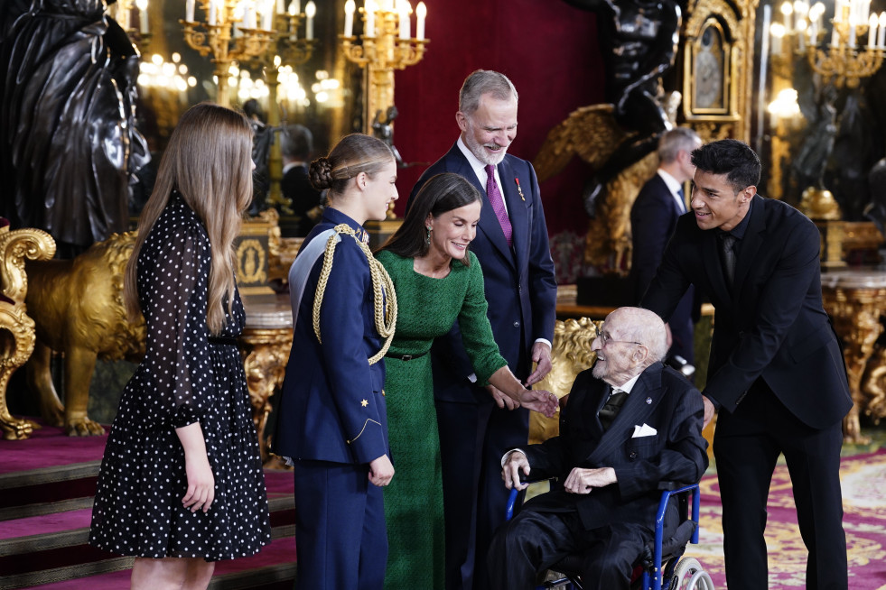 EuropaPress 7022770 reyes felipe letizia princesa leonor infanta sofia escritor alvaro pombo