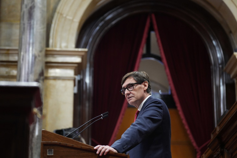 El presidente de la Generalitat, Salvador Illa, interviene durante la primera jornada del Debate de Política General, en el Parlament de Catalunya, a 7 de octubre de 2025, en Barcelona, Catalunya (Es
