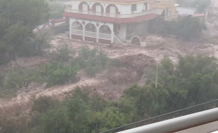 Vídeo | Emergència al Montsià: el barranc del Suís es desborda i provoca inundacions en habitatges