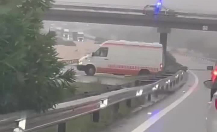 Vídeo | Set carreteres i l'AP7, tallades per les pluges que col·lapsen Tarragona i aïllen diverses comarques del sud