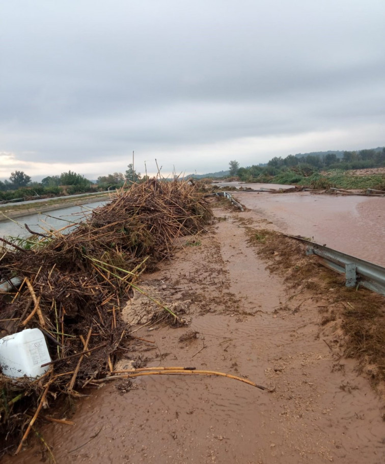 VÍDEO | Diverses carreteres  a Catalunya queden enfonsades i destruïdes