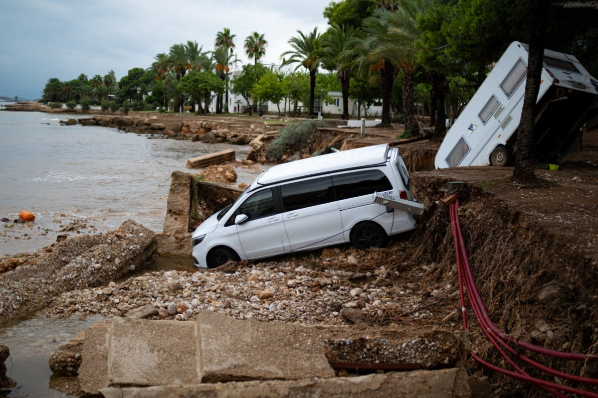 EuropaPress 7024671 dos vehiculos arrastrados fuertes lluvias camping els alfacs alcanar