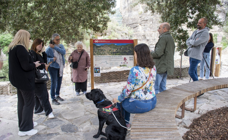 La Diputació de Barcelona prova NaviLens a Sant Miquel del Fai per guiar a persones cegues