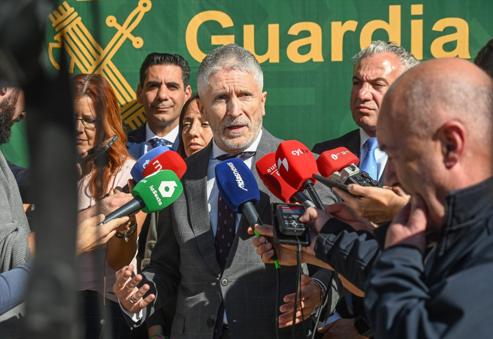 EuropaPress 7033734 ministro grande marlaska atiende medios villasana mena inauguracion viernes