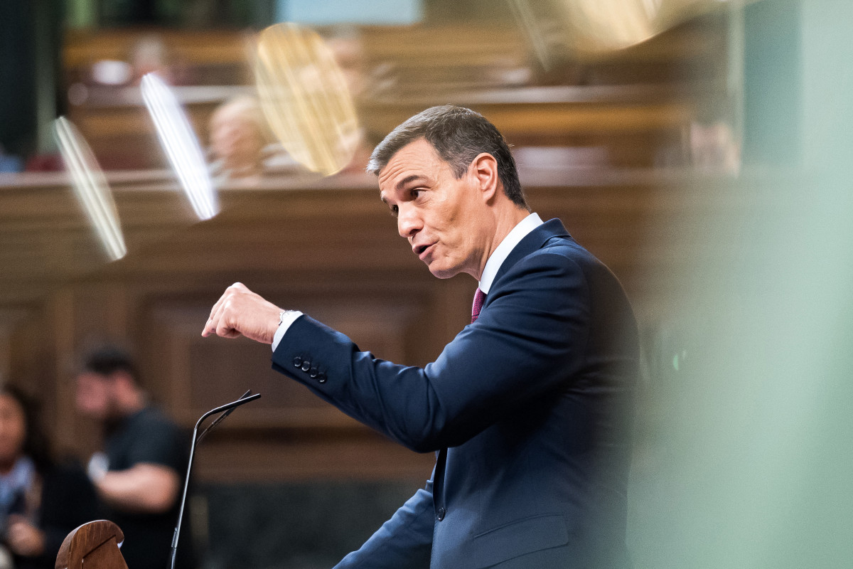 El presidente del Gobierno en funciones y candidato a la reelección, Pedro Sánchez, interviene durante la primera sesión del debate de investidura de Pedro Sánchez como presidente de Gobierno, en