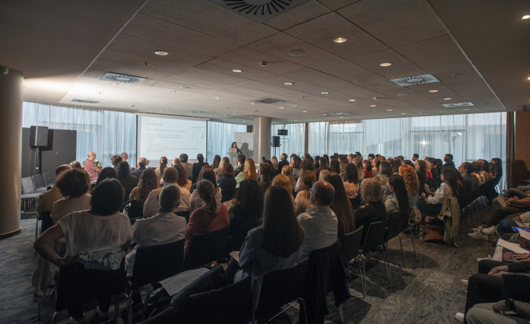 Més de 120 professionals es reuneixen a l'Hospital Quirónsalud Badalona per a abordar el present i futur de l'hèrnia discal lumbar
