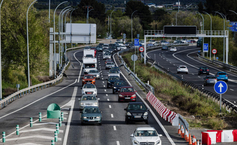 Tallada l'A-14 entre Almenar i Alguaire per la retirada d'un camió bolcat