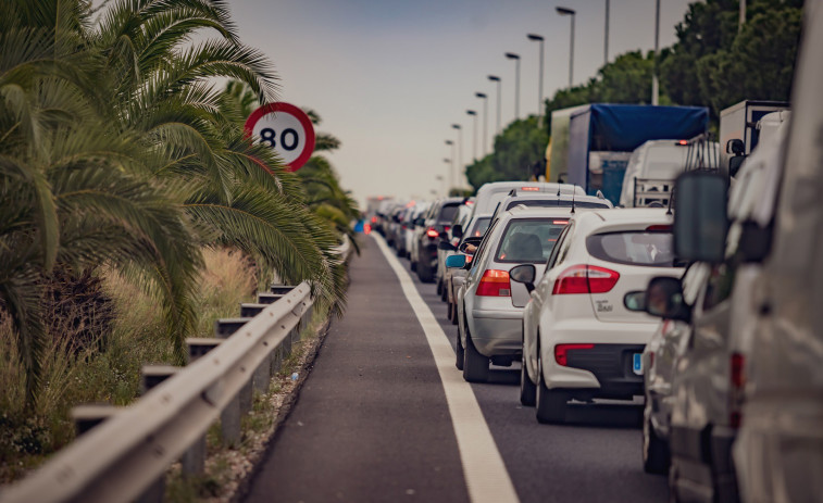 Retencions de 10 quilòmetres a la AP-7 entre Cerdanyola i El Papiol per un accident