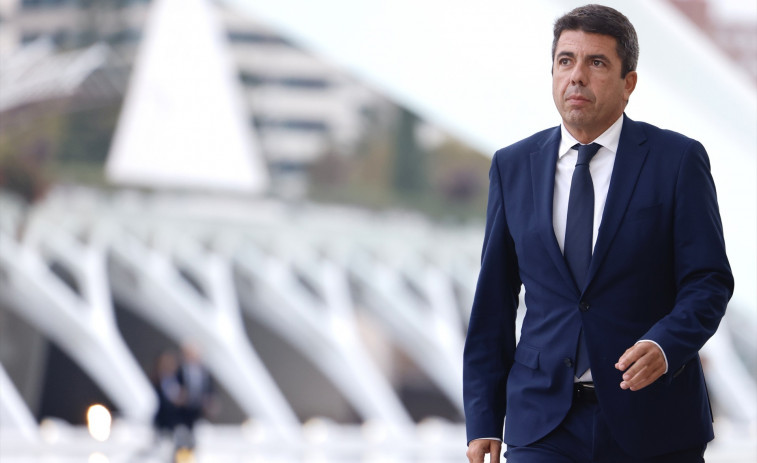 VÍDEO | Familiars de víctimes insulten a Mazón a l'inici del funeral de la DANA: 