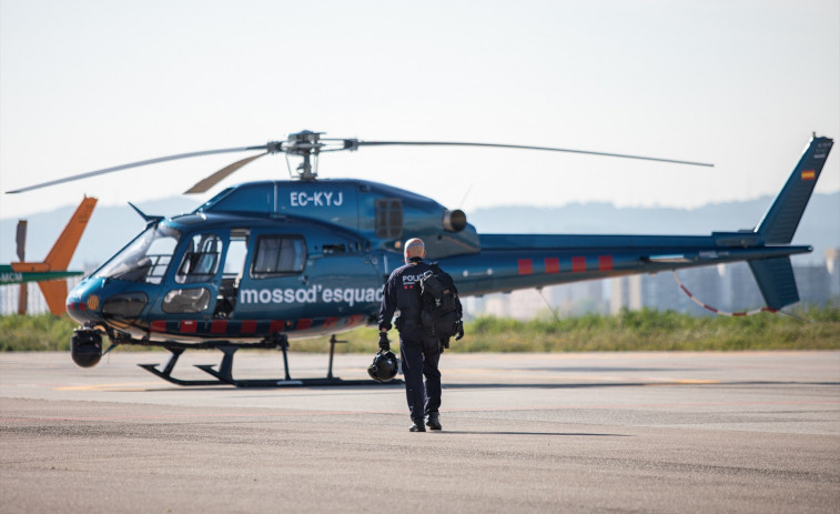 Apunta amb un punter làser a un helicòpter dels Mossos i ara podria pagar una multa de fins a 600.000 euros