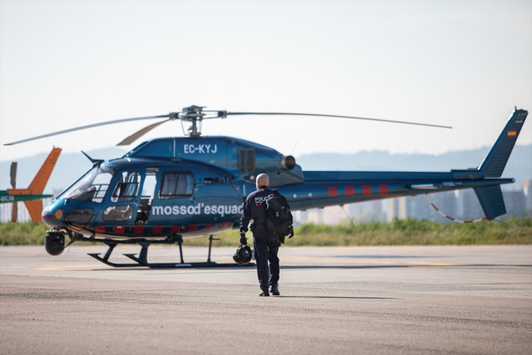 Apunta amb un punter làser a un helicòpter dels Mossos i ara podria pagar una multa de fins a 600.000 euros