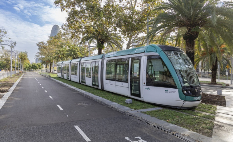 Vaga en el tramvia  de Barcelona : CCOO, UGT i CGT inicien  cinc  jornades  d'aturs
