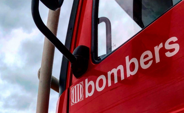 Bombers busquen un home desaparegut després de ser arrossegat al costat del seu cotxe a Palau-Sator