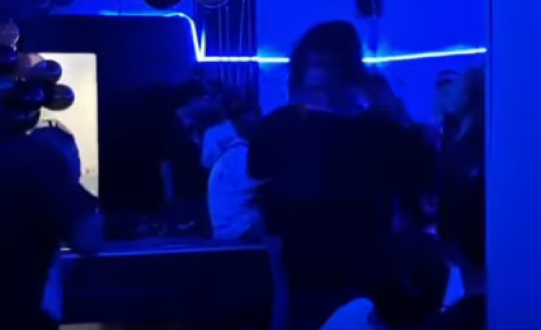 La Guàrdia Urbana desmantella un 'after' il·legal en un bar del carrer del Llobregat de l’Hospitalet