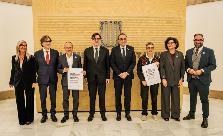 Illa i Rull es vacunen en el Parlament de grip i covid per a conscienciar a la ciutadania