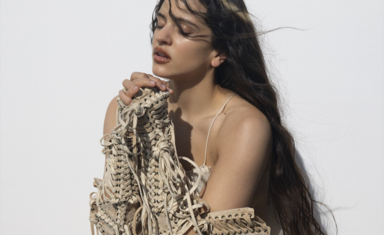 Rosalía canta 'Lux' en 14 idiomes: espiritualitat i una nova dona de la mà de l'Orquestra Simfònica de Londres