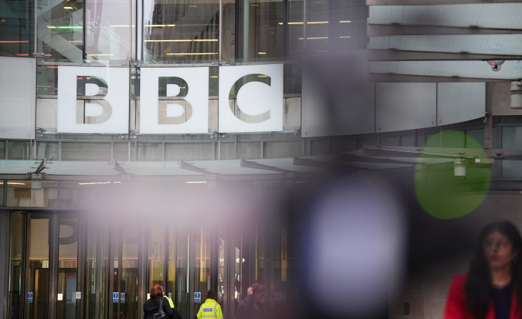 El director general sortint de la BBC insta a 