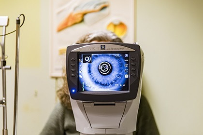 EuropaPress 7093564 imagen recurso mujer prueba oftalmologica