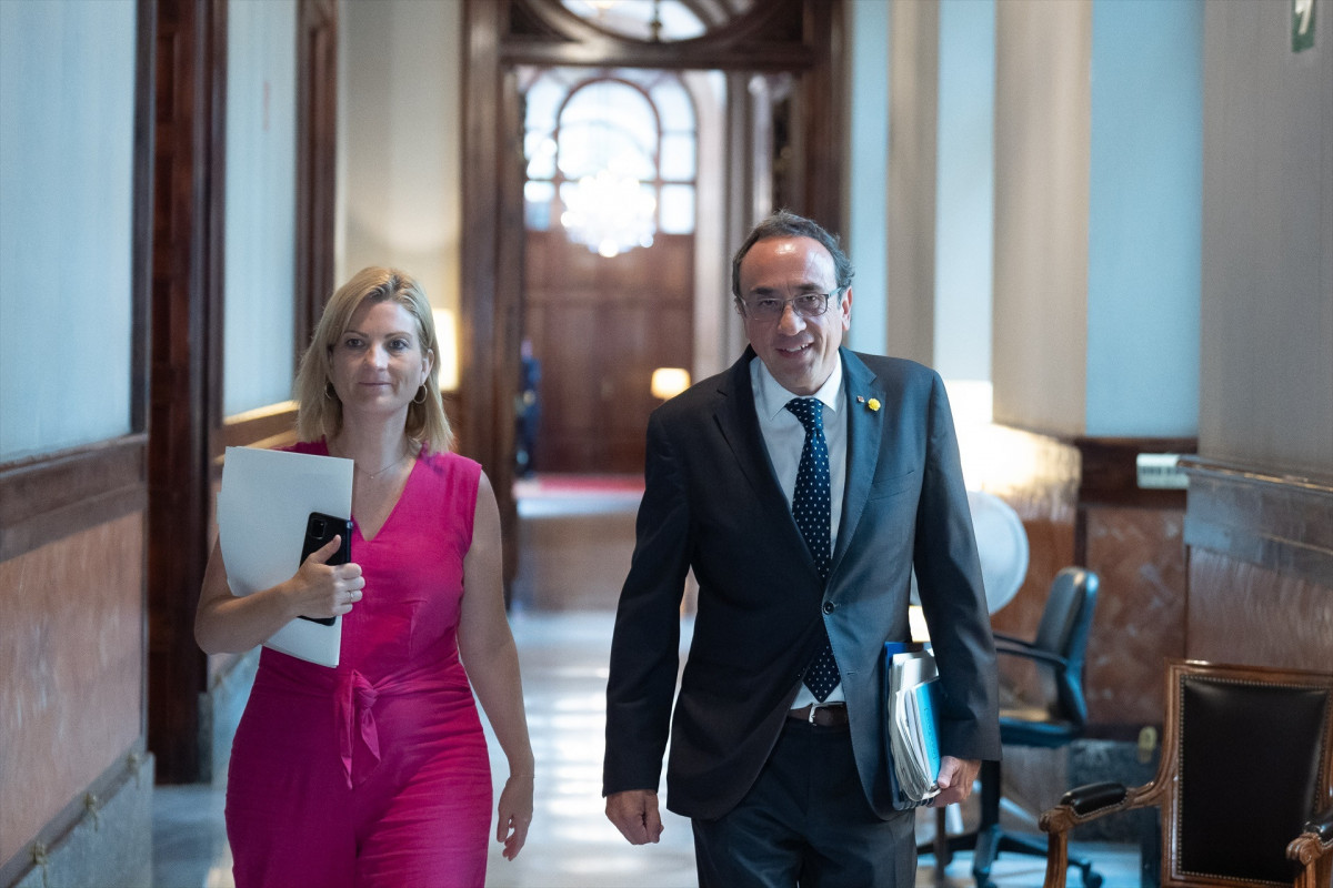 EuropaPress 6119693 vicepresidenta primera mesa raquel sans presidente parlament josep rull