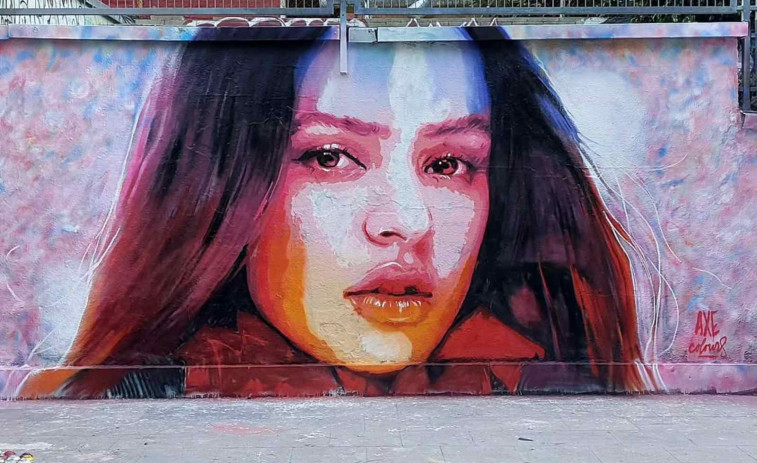 Indignació a Gràcia: esborren el mural de Rosalía a penes dues setmanes després de la seva estrena