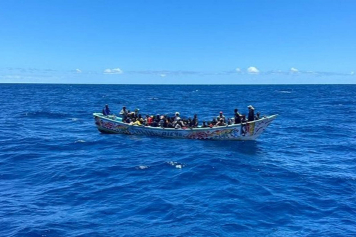 Europapress 5982646 salvamento maritimo intercepta cayuco 63 migrantes 25 millas sur hierro 1600 1067