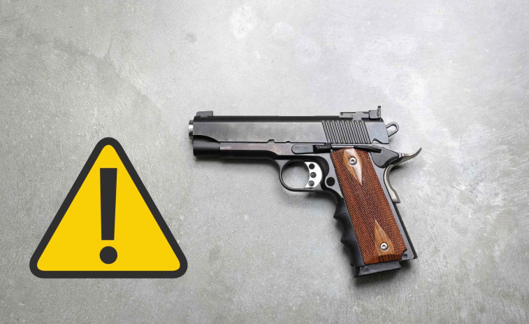 VÍDEO | Terror a Manresa: un home passeja amb una pistola a la mà pel carrer