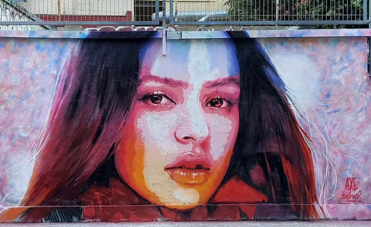 VÍDEO | Rosalía exhibeix la dura realitat dels pintors urbans a Barcelona