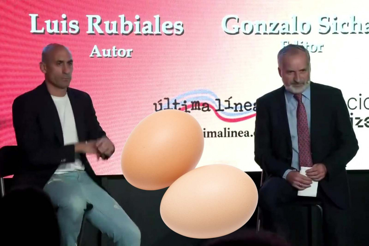 Rubiales antes de que le tiren huevos