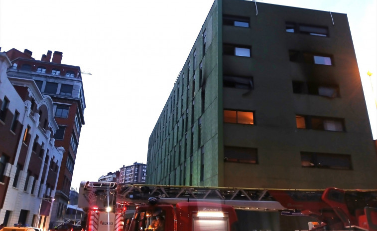 Mor l'home que va saltar per la finestra per a escapar de l'incendi del seu habitatge en Baracaldo