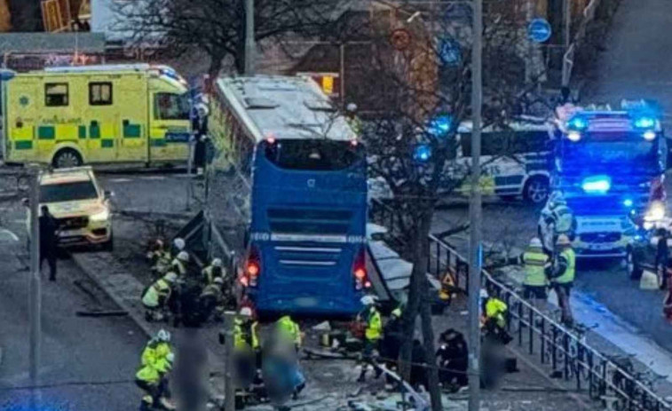 Brutal accident a Estocolm: un autobús s'estavella contra una parada i deixa diversos morts