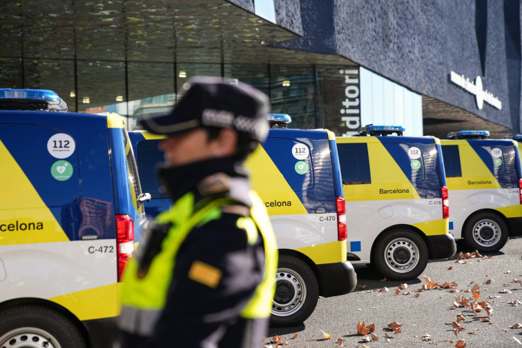 Un home mata al seu pare i s'intenta suïcidar al metro de Barcelona