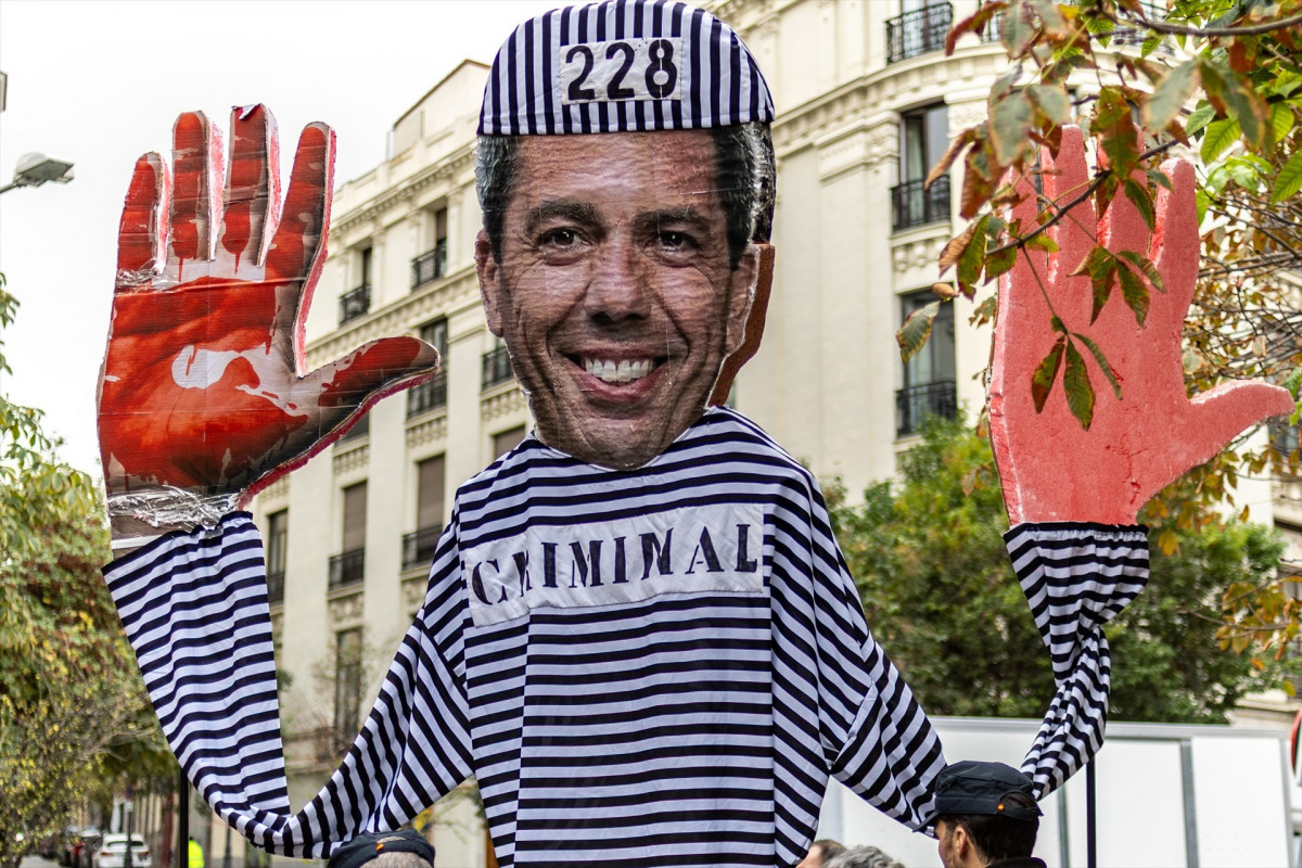 EuropaPress 7105951 cartel cara mazon mono preso concentracion frente congreso diputados 17