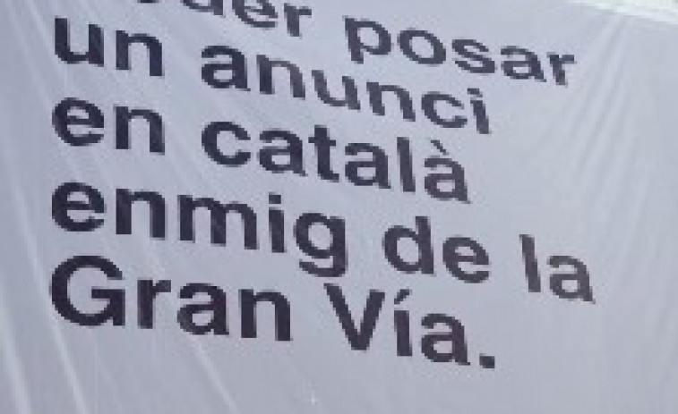 VÍDEO | Madrid comença el dia amb un missatge en català en Gran Via