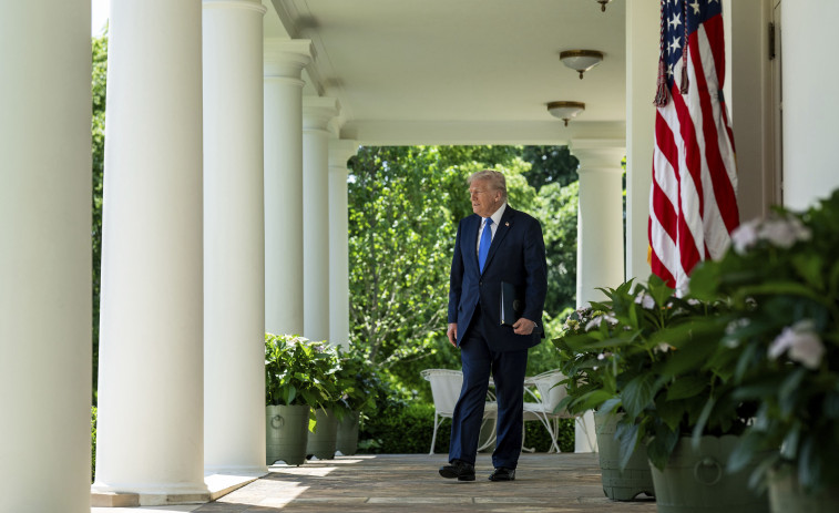 Donald Trump anuncia la signatura del projecte  de la llei per a alliberar els arxius de Epstein