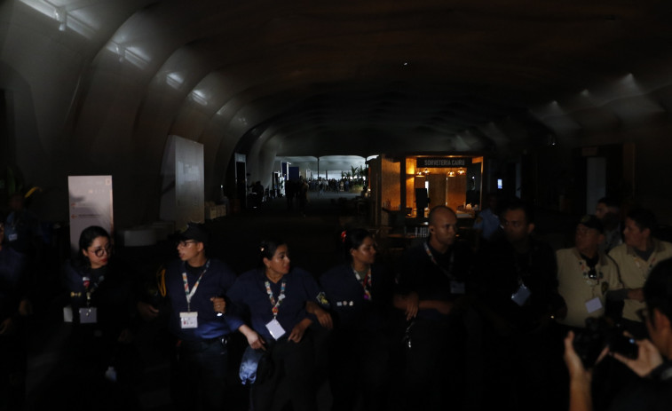 Incendi a la COP300: les delegacions fugen de les flames a la cimera climàtica