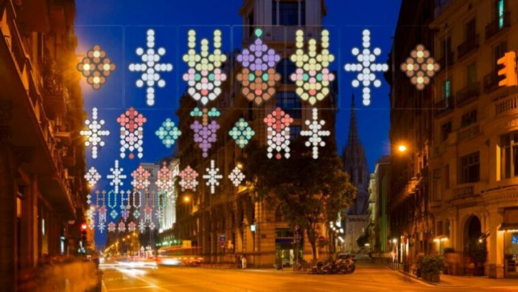 Barcelona encén el Nadal 2025: més quilòmetres de llums i nous dissenys d'autor