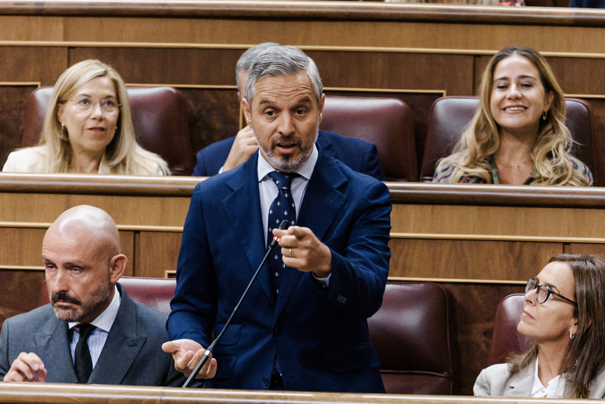 Archivo - El vicesecretario de Hacienda, Vivienda e Infraestructuras del PP y diputado del PP, Juan Bravo, interviene durante un pleno en el Congreso de los Diputados, a 10 de septiembre de 2025, en M