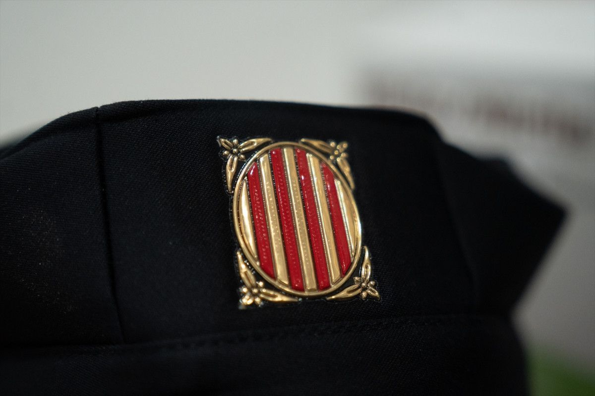 EuropaPress 6762107 bandera cataluna gorra mossos desquadra dispositivo mossos gp f1 30 mayo