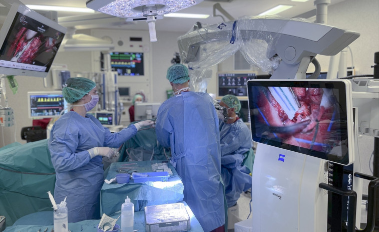 L'Hospital de Bellvitge forma a especialistes en cirurgies cerebrals amb el pacient despert