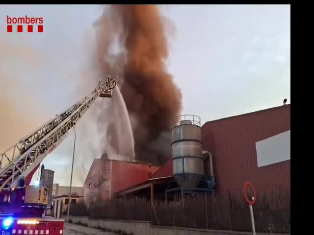 Vídeo: Controlat el greu incendi a Caldes de Montbui, que deixa tres ferits de gravetat