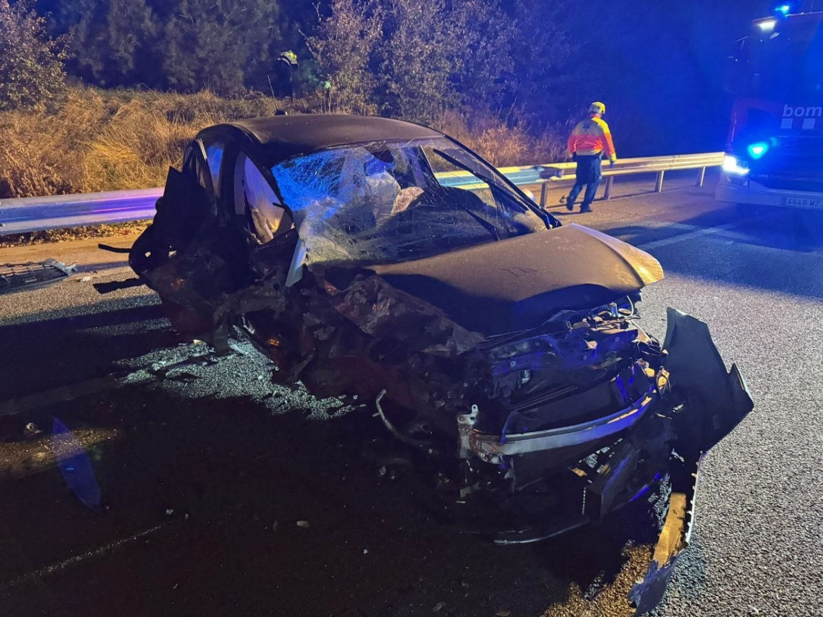 El coche accidentado en Aiguaviva (Girona)