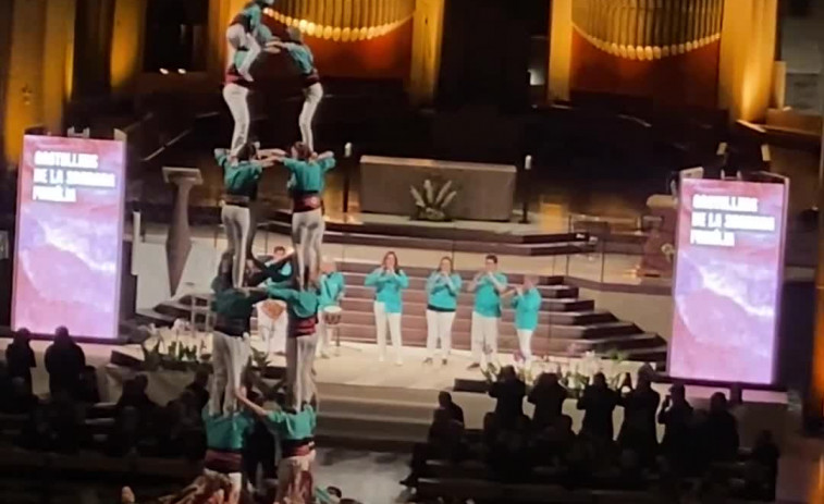 VÍDEO | L'espectacular homenatge a Antoni Gaudí: Castellers celebren 100 anys de la Torre de Bernabé en la Sagrada Família