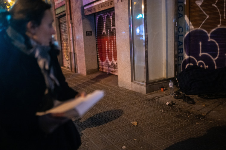 Més de 500 persones recorren els carrers de Barcelona per a fer el recompte anual de persones sense llar