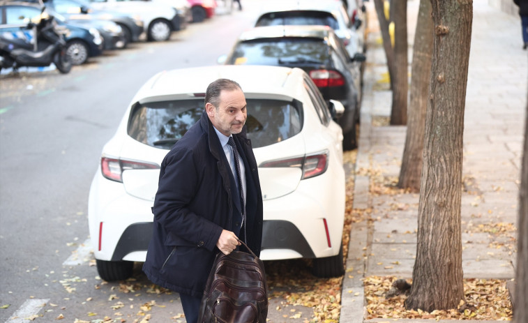 Ábalos demana la seva posada en llibertat i acusa el jutge d'un 