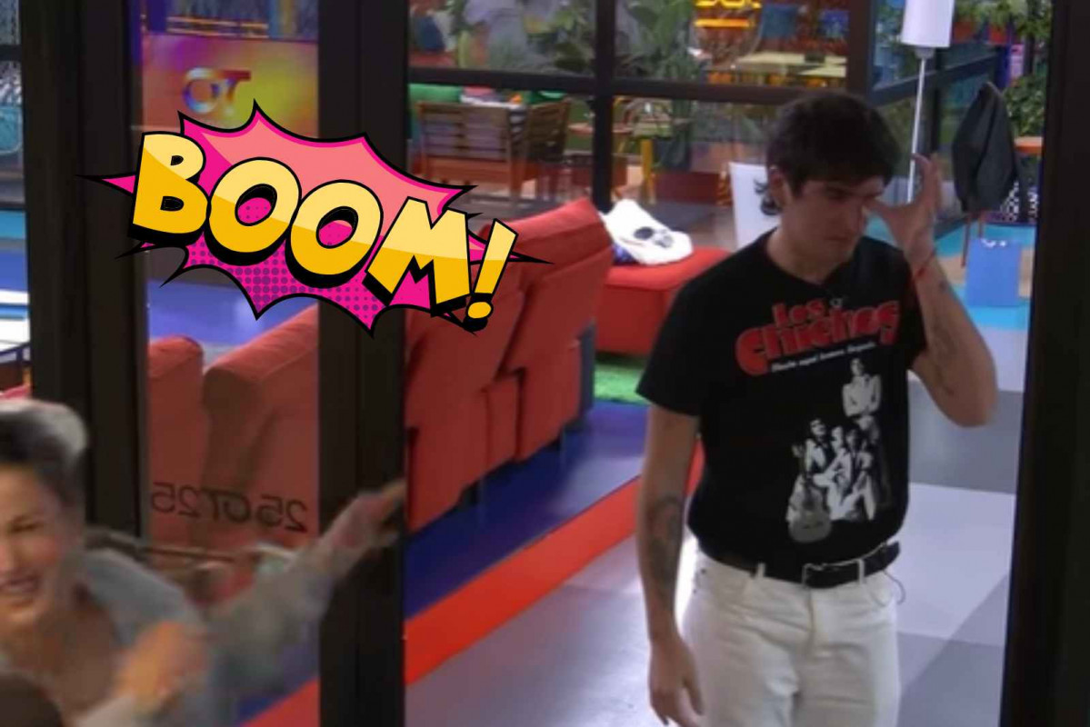 La Dani tras darse el golpe contra la puerta de cristal